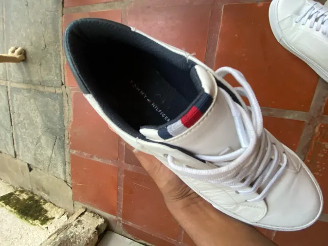 vendo tênis Tommy 