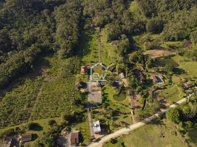 Chácara com Área Total de 40.000m² em Schroeder, SC