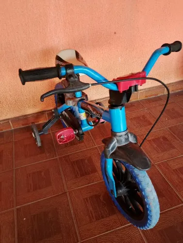 Bicicleta aro 12 infantil masculino R$150,00 *
