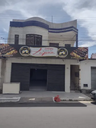 Ponto comercial com duas casas encima