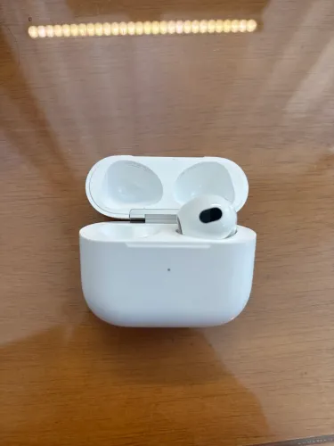 AirPods (3.ª geração) - estojo e direito