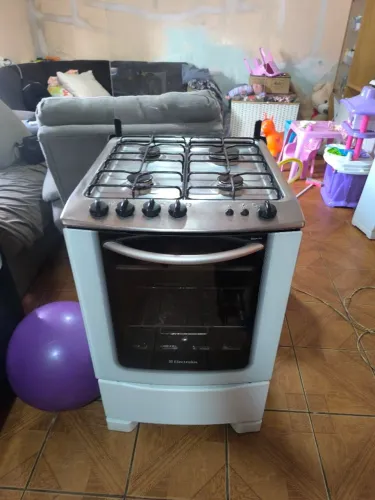 Fogão 4 Bocas Electrolux revisado e tem garantia de 90 dias.