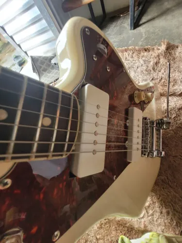 Vendendo uma guitarra top