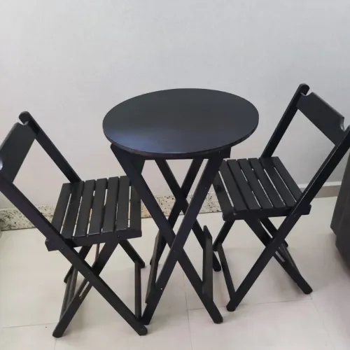 Imperdível!! Vendo mesa e 02 cadeiras bistrô.
