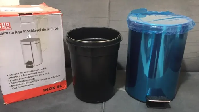Lixeira de Inox 8L com Pedal e Cesto Removível para Banheiro, Cozinha e Escritório - NOVA