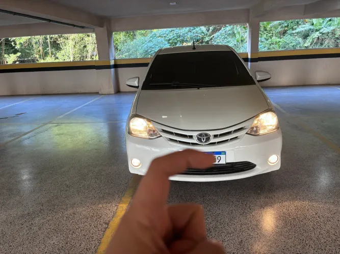 Toyota Etios X 1.3 Flex 16V 5P Mec. 2015