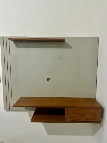 Painel para TV de até 42 polegadas.