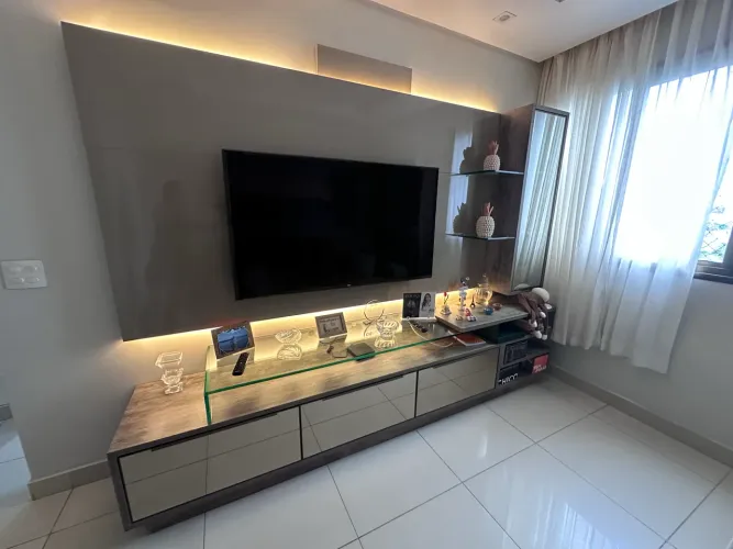 Raque planejado com painel de led