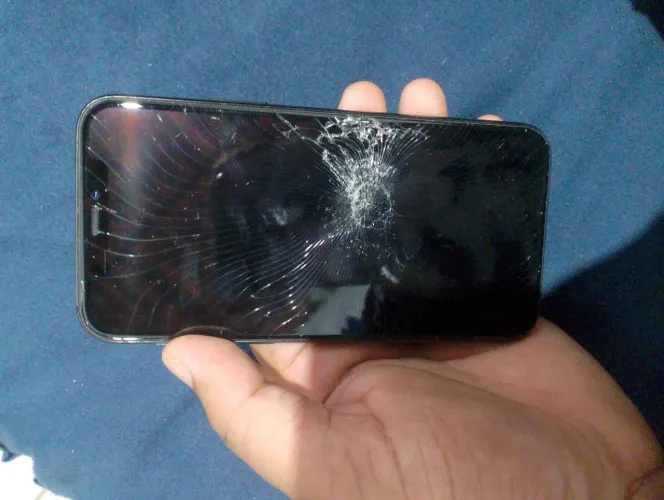 Vendo iPhone 11 PRO, DEFEITO SÓ NA TELA 