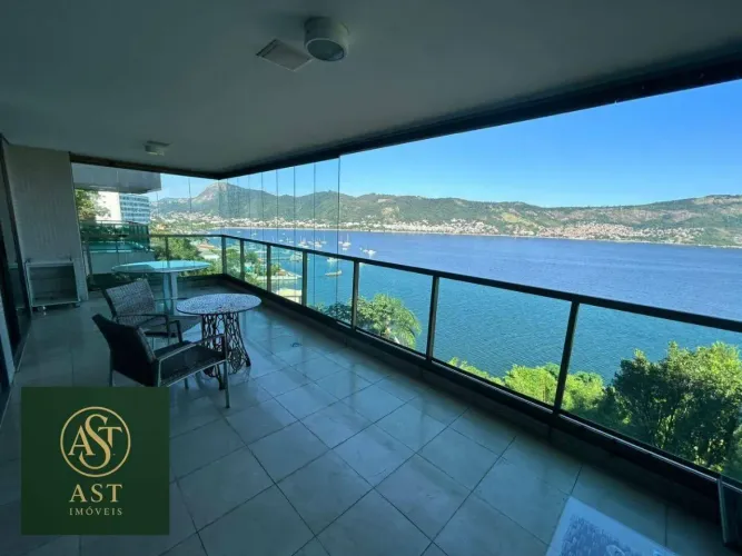 AST IMÓVEIS VENDE apartametno de 4 quartos no condomínio Chácara Fróes com vista mar em Ni