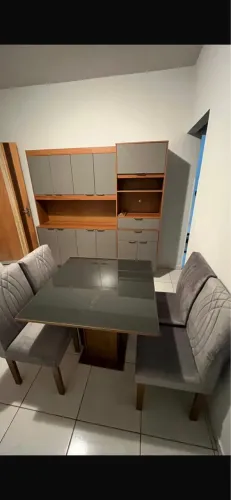 Mesa com 4 cadeiras