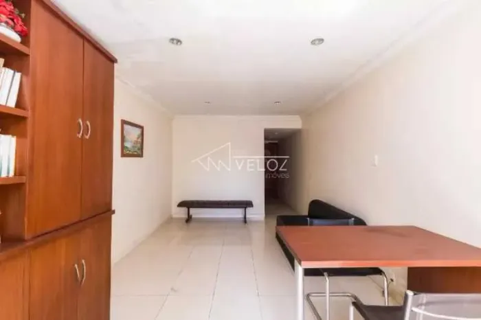 Kitnet/Conjugado : / Residencial / Centro