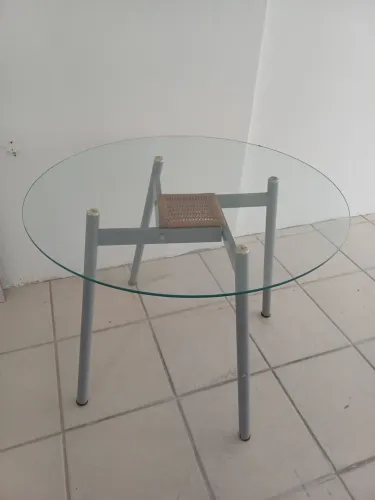 Mesa redonda de vidro, 4 lugares