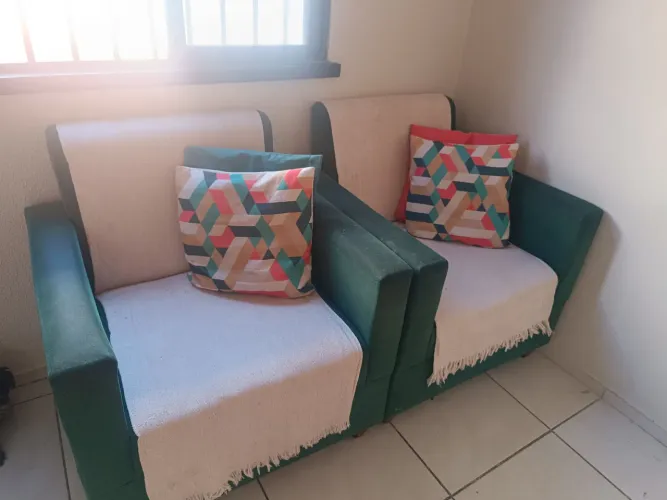 Poltronas com madeira boa 