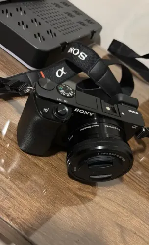 Sony Mirrorless Alpha 6000 + lente 16-50mm