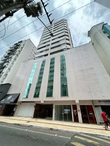 OPORTUNIDADE COM 3suítes, 4bwc 2vg. priv. parc. mobiliado, excelente localização venha ver