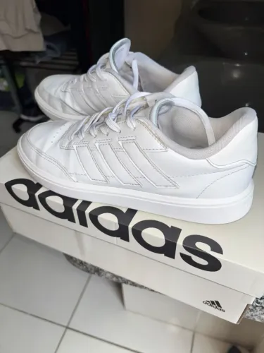 Tenis Adidas nº 40