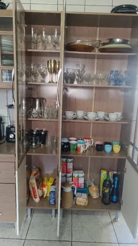 Armário de cozinha completo com balcão