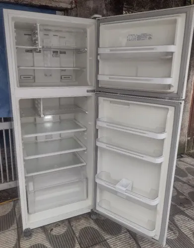 Vende-se geladeira Electrolux df51 Frost Free 427litros 110volts