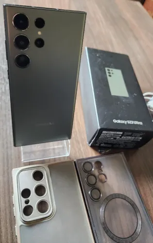 Samsung S23 Ultra 5G 256GB com trincadinho - Aceito cartão