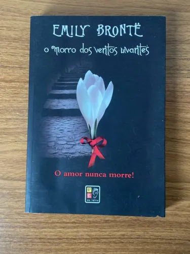 Livro O Morro dos Ventos Uivantes - Emily Brontë
