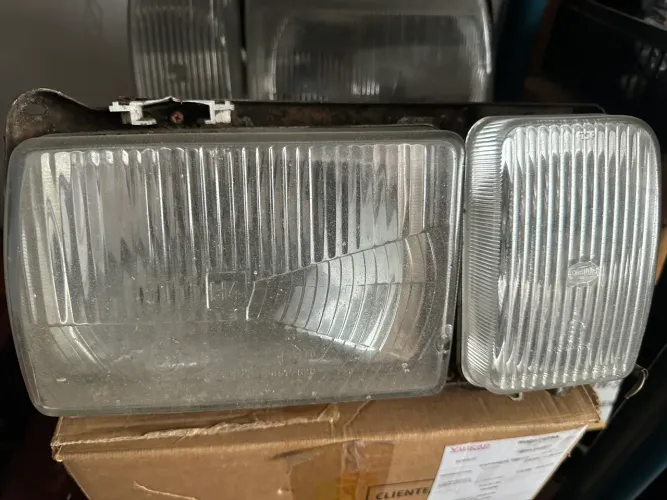 Par de faróis originais VW Santana quadrado