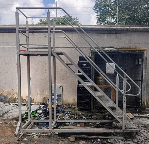 Escada de alumínio para depósito