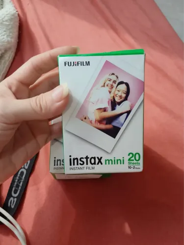 Vendo caixa INSTAXmini 20 fotos fujifilm