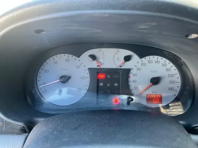 Renault Clio RT/ Privilège 1.6 16V 5P 2002