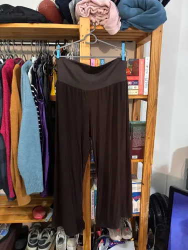 calça pantalona de malha marrom