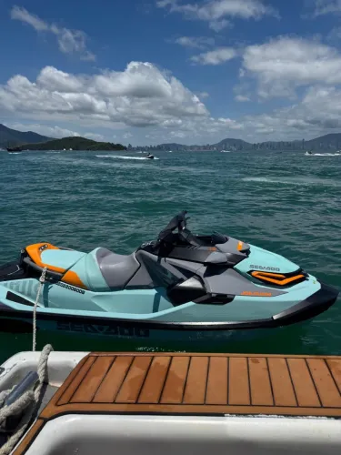 Jet Ski Seadoo wake pro 230 hp 