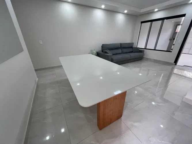 Mesa madeira c/ vidro off white 2 metros x 1 metro