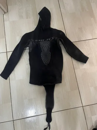 Roupa de mergulho Pino
