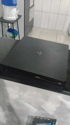 PS4 Slim Desbloqueado + 2 controles + 4 jogos