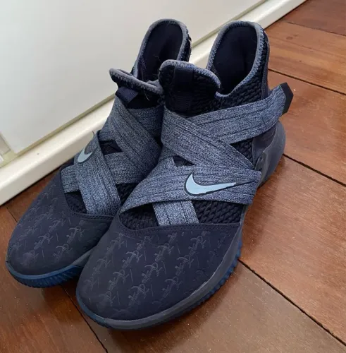 Tenis Nike Lebron Soldier