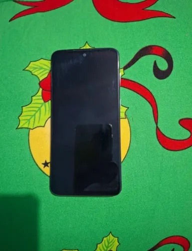 Moto g7 plus 64gb 4gb de ram funcionando tudo perfeitamente só pegar e usar