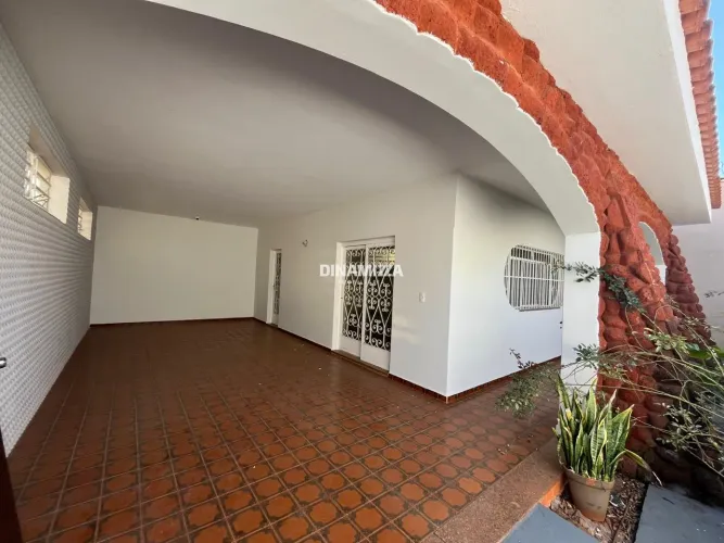 Casa Ampla com 3 Quartos