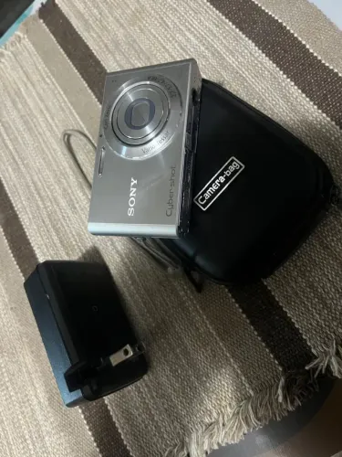 Cyber-shot camera Sony carl zeiss 14.1 mega pixel em estado de nova.