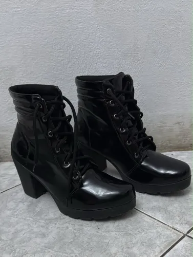 Bota verniz número 38