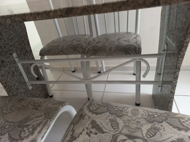 Mesa de Granito com 4 cadeiras