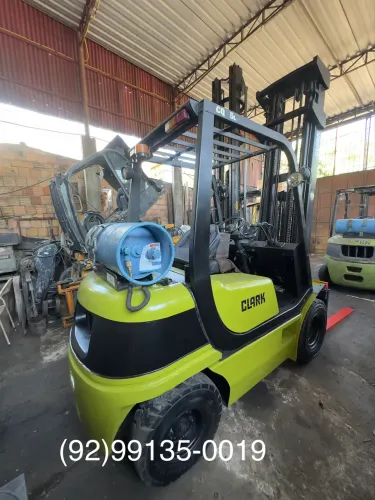 Empilhadeira Clark CQ25
