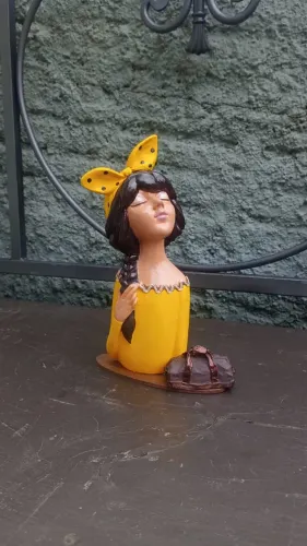 boneca de gesso lili amarela