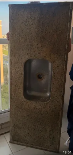 Pedra de granito de pia de cozinha usada