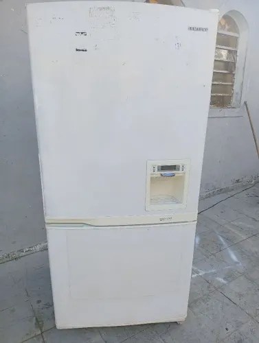 Geladeira Samsung Frost Free funcionando perfeitamente tanto em cima como em baixo inverse