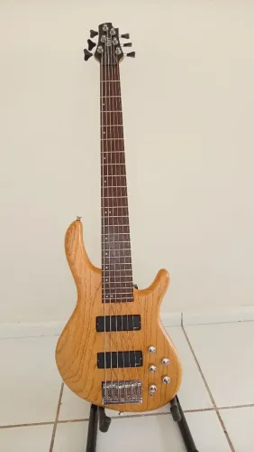 Vendo ou troco baixo cort action dlx 6 cordas