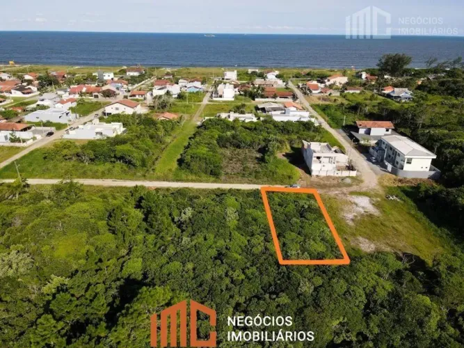 Terreno frente Avenida e 300m do mar | Salinas - Bal. Barra do Sul