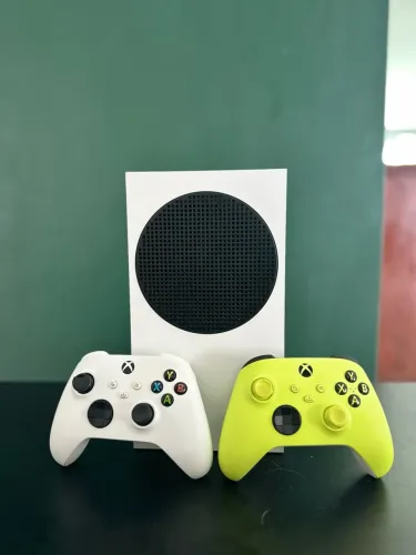 Xbox Series S 512 gb 2 controles originais (Parcelamento em até 18x)
