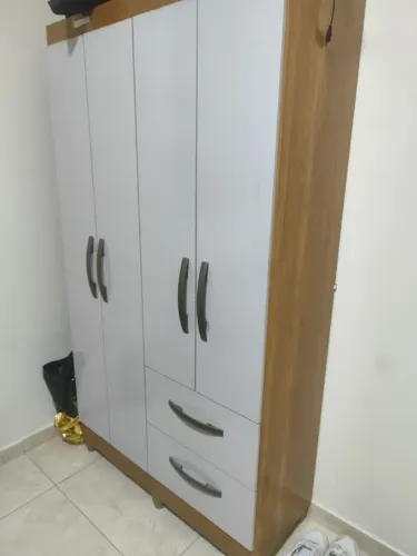Guarda roupa de solteiro pra vender logo