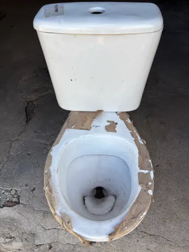 Sanitário acoplado Elizabeth sem uso e só a louça.