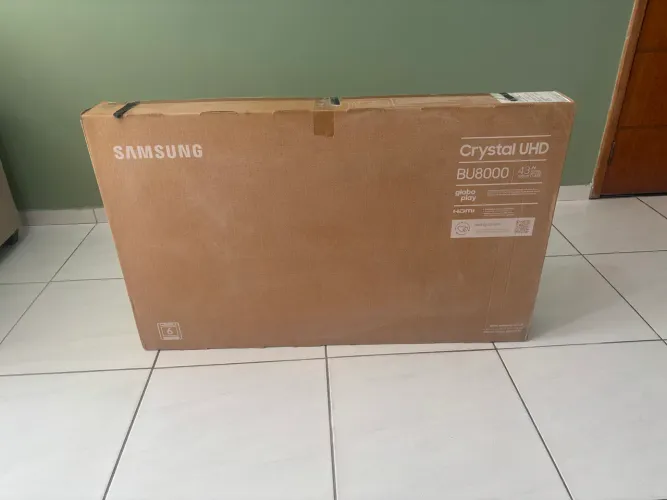 TV Samsung Crystal UHD 43? BU8000 4K - Excelente estado